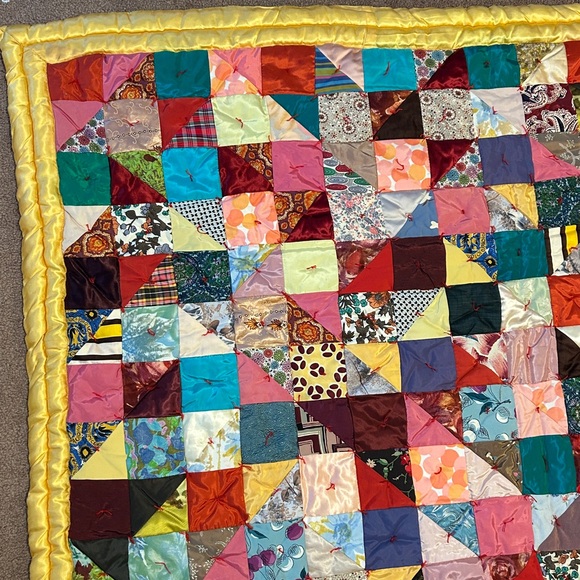 Vintage Patchwork Quilt. 1969 handmade, 56”x65”. Good condition - Picture 7 of 15
